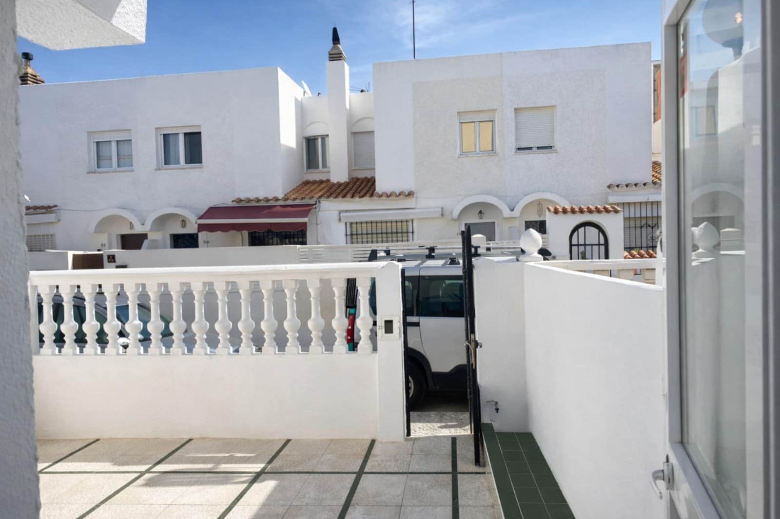 Luz, Diseño y Vida en el Corazón de Tarifa: Tu Nuevo Hogar Entre Dos Mares.- - Foto 2