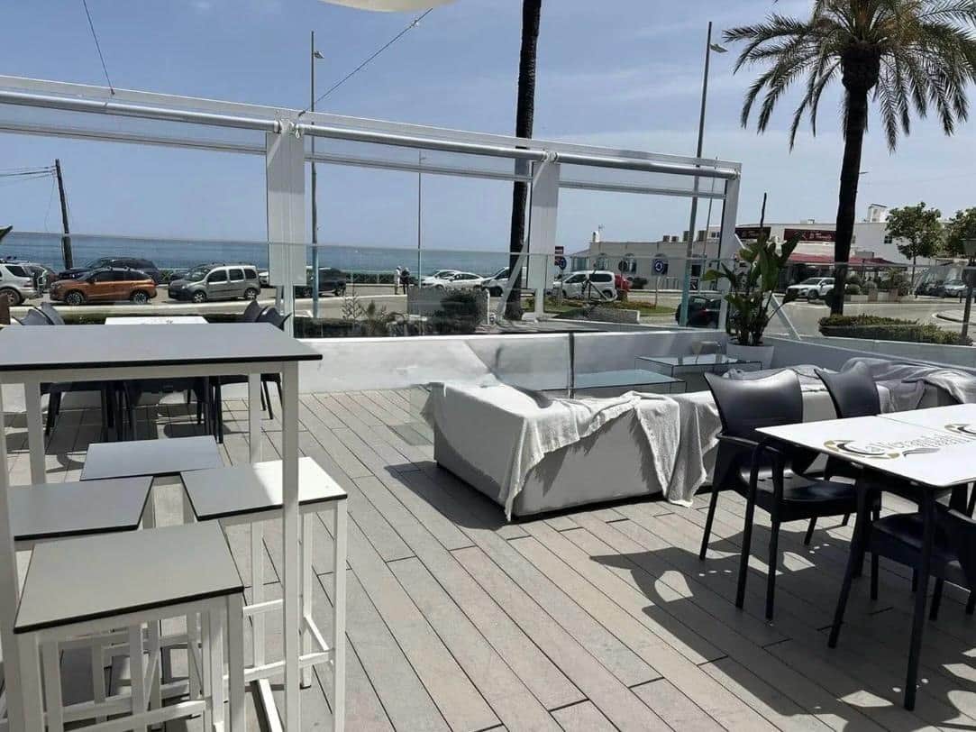 Restaurante en primera línea de playa en Torreguadiaro/Sotogrande con trayectoria consolidada y gran potencial de crecimiento.- - Foto 3