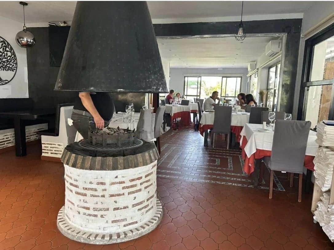 Restaurante en primera línea de playa en Torreguadiaro/Sotogrande con trayectoria consolidada y gran potencial de crecimiento.- - Foto 5
